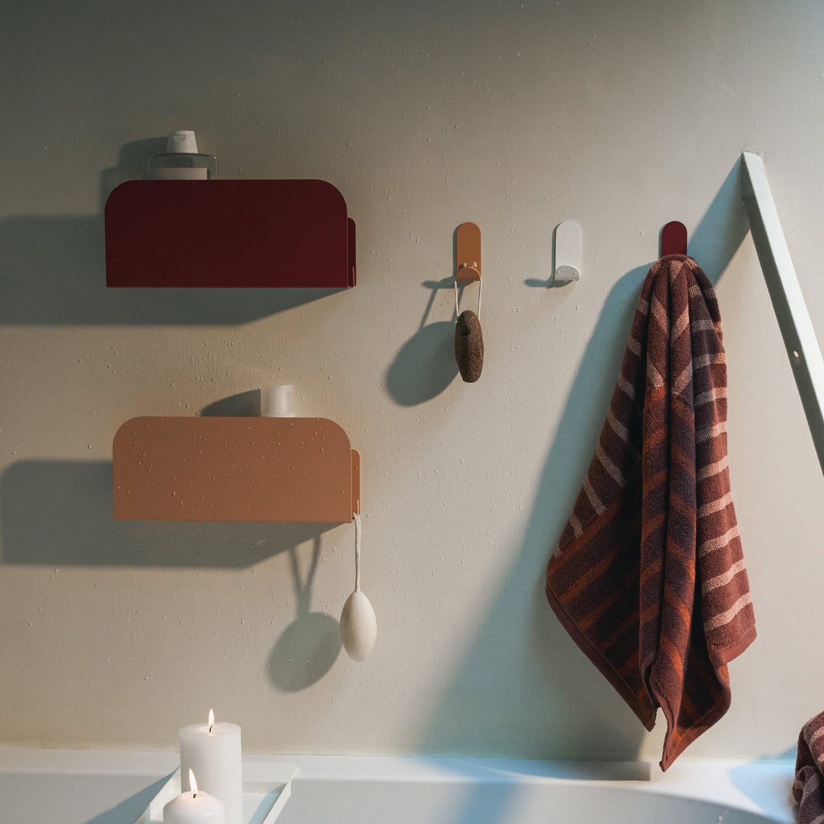 étagère de douche sans perçage et patères sans perçage design et colorés Image