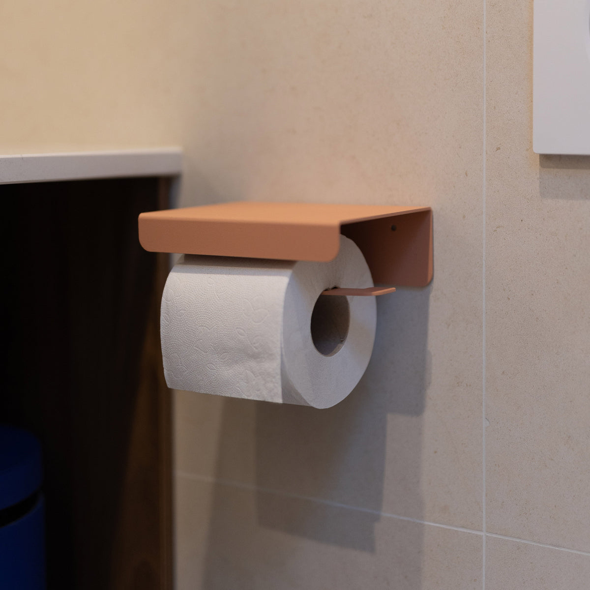 papier toilette avec tablette rose terracotta Bild