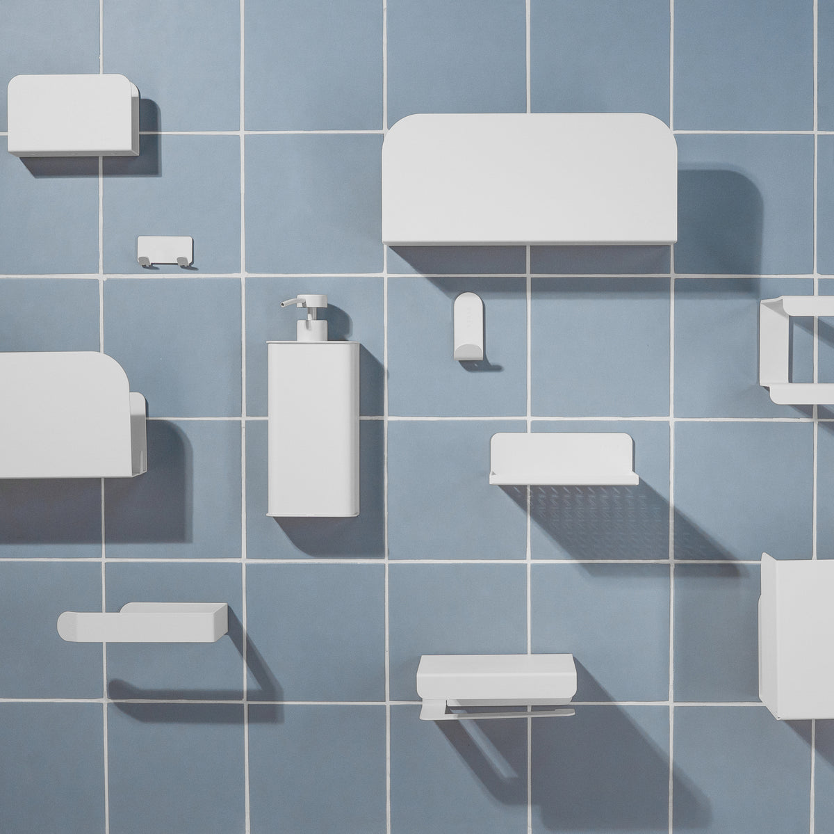 Design- und farbenfrohes Set an Ordnungsaccessoires für Zuhause