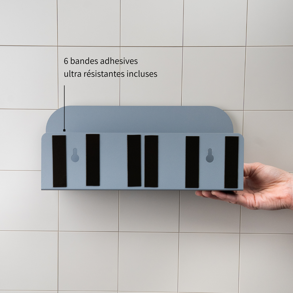 étagère de douche design en aluminium inoxydable fixable au mur sans perçage grâce à des bandes adhésives ultra résistantes. 20 couleurs disponibles.