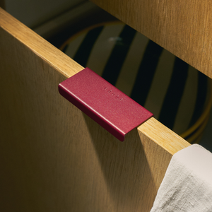 poignée de tiroir discret et coloré